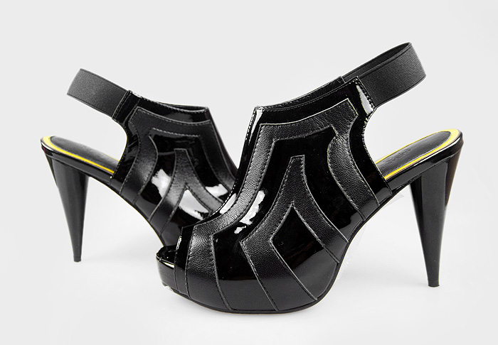 Alexander McQueen Peep-toe platform booties Black